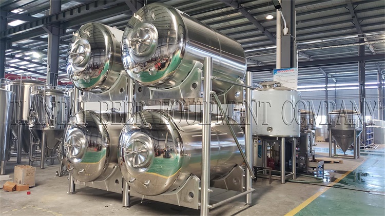 <b>2000L Horizontal Bright Beer Tank With Mirror Surface</b>
